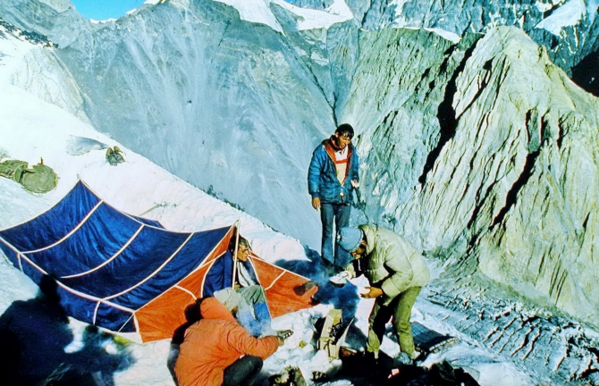 ЗОЛОТАЯ ОСЕНЬ НА ПАМИРЕ. (Горный туризм, маи)