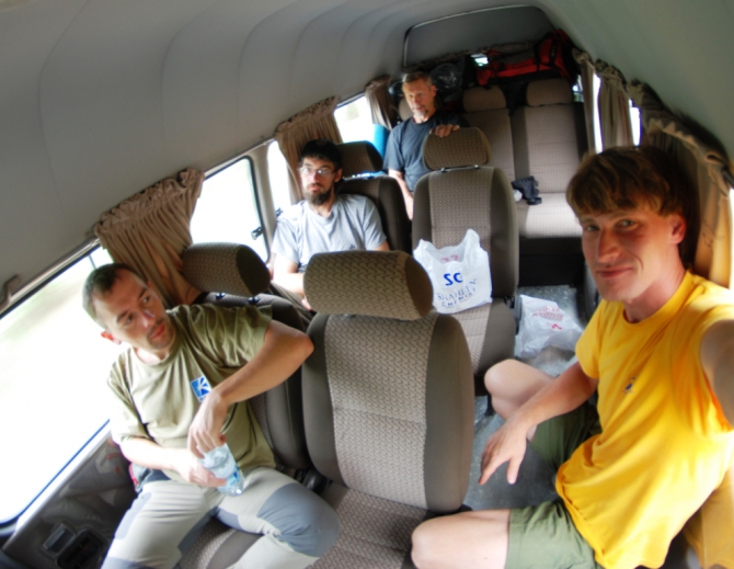 Музтаг - Тауэр 2012. Экспедиция ФАиС г.Москвы. Дорога (Альпинизм, музтаг-тауэр, bruce normand, какакорум, алексика. экспециция, клуб семь вершин, чемпионат россии., фаис москвы, венто, альпиндустрия, баск)