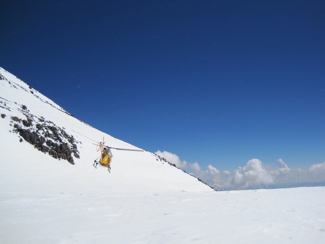 Эльбрус-2012: спасательная хижина на Седловине (Альпинизм, альпинизм, приют, redfox 5300)