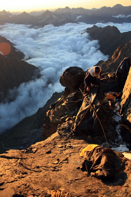 Домбай-Ульген, восхождение по Зап. ребру, 5Б (Альпинизм, западный кавказ, западное ребро)
