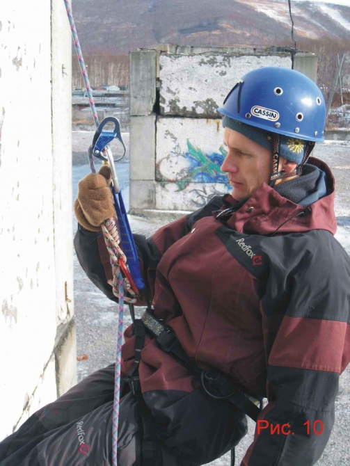 Применение узла «автоблок» для самостраховки при спуске по веревке в альпинизме. (самостраховка, дюльфер, безопасность)