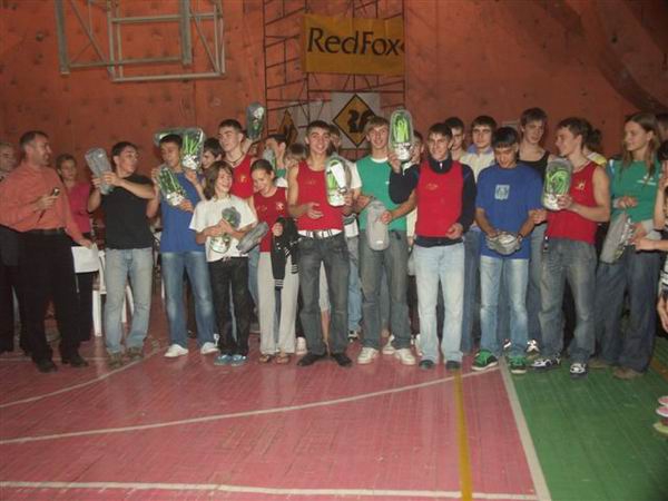 Скалолазам из молодежной сборной вручены обвязки PETZL (Скалолазание, скалолазание)