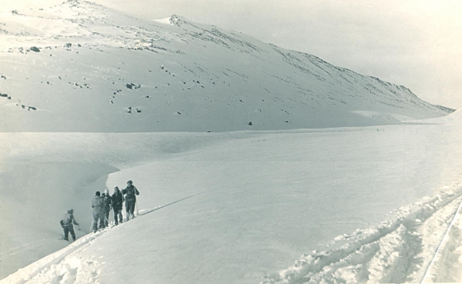 ПРИПОЛЯРНЫЙ УРАЛ (фотоальбом из ретро, печора, вангыр, балбанью, косью, перевал каркар, гора народная, хребет сабля, лыжный туризм)