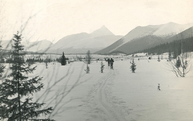 ПРИПОЛЯРНЫЙ УРАЛ (фотоальбом из ретро, печора, вангыр, балбанью, косью, перевал каркар, гора народная, хребет сабля, лыжный туризм)