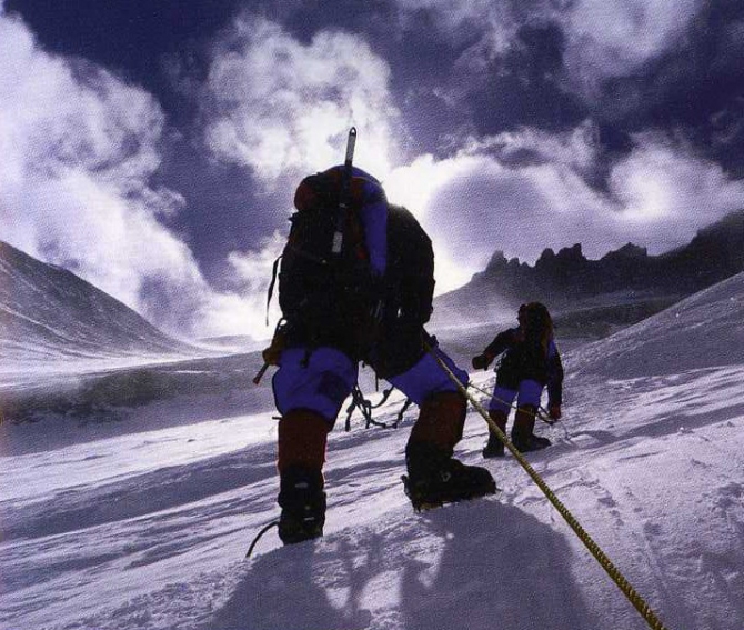 "Тут кто как умеет,- мне важно увидеть восход". (Альпинизм, эверест, гималаи, дэвид шарп)