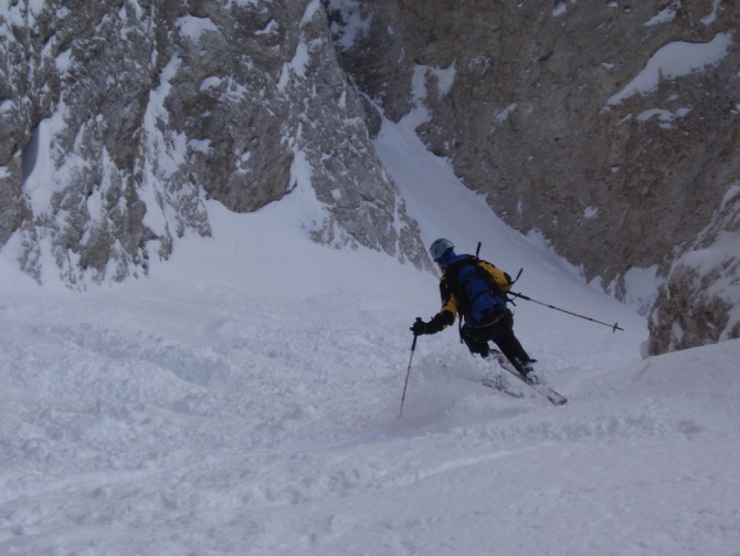 Словацкая фрирайдер Ива Филова проехала два крутейших кулуара в Доломитах. (Бэккантри/Фрирайд, словакия, италия, альпы, доломиты)