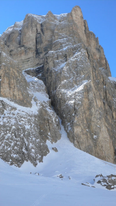 Словацкая фрирайдер Ива Филова проехала два крутейших кулуара в Доломитах. (Бэккантри/Фрирайд, словакия, италия, альпы, доломиты)