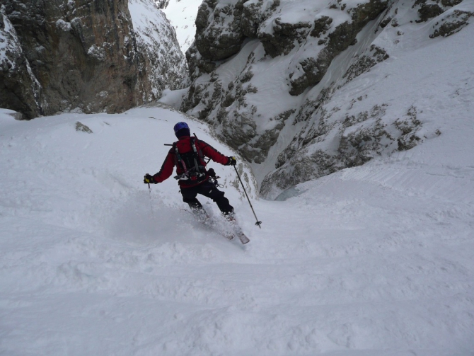 Словацкая фрирайдер Ива Филова проехала два крутейших кулуара в Доломитах. (Бэккантри/Фрирайд, словакия, италия, альпы, доломиты)
