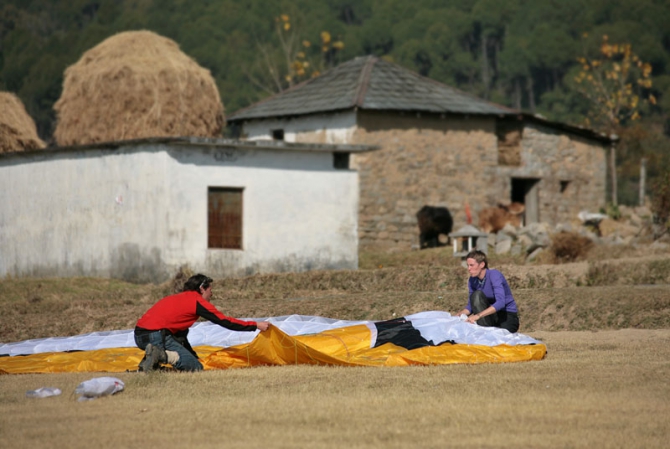 Маршрутные полеты в Гималаях, очень 2012 (фоторепорт из Бира, Путешествия, химачал-прадеш, парапланеризм, параплан, гималаи, индия, горы)
