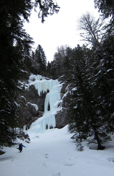 Фотозарисовка с каскадов в Доломитах.. (http://alpclub.de)