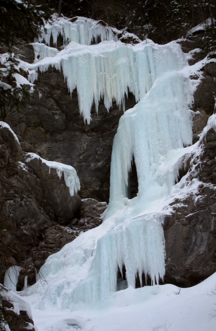 Фотозарисовка с каскадов в Доломитах.. (http://alpclub.de)