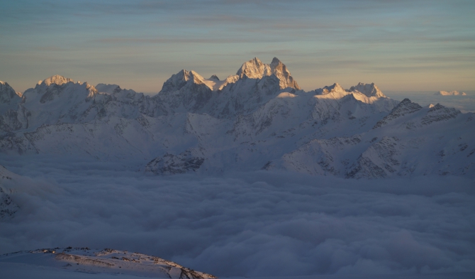 Эльбрус...Цветы на вершине. (Альпинизм, маша хитрикова, хитриков, ред поинт, red point)