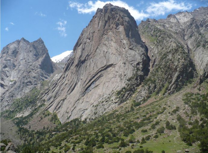 Хотели на Крицука, но Гора "велела" идти другую 6Б. (Альпинизм, каравшин, пик одессы, питер сборы, маршрут сахарова)