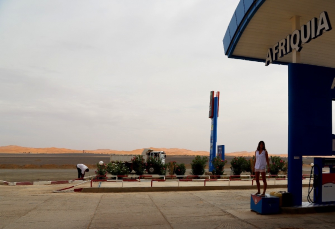 ЗаМарочка с штативом и дочкой..