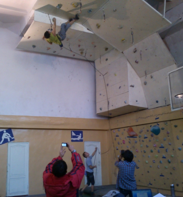 Соревнования по скалолазанию на иск. рельефе памяти ЗМС Рацека Владимира Иосифовича. (Скалолазание, 145 школа, соревнования памяти рацека в.и., 22 декабря 2013г., ташкент)