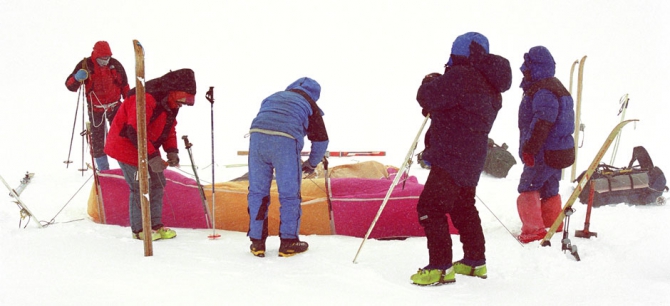Фотоотчёт о зимнем Алтае. Дополнение к рассказу. (Альпинизм, ира иванова, колпаков, протасов, тилипенко, зимний поход, жаров, бездитко, поход, первопроход, алтай, горные лыжи)