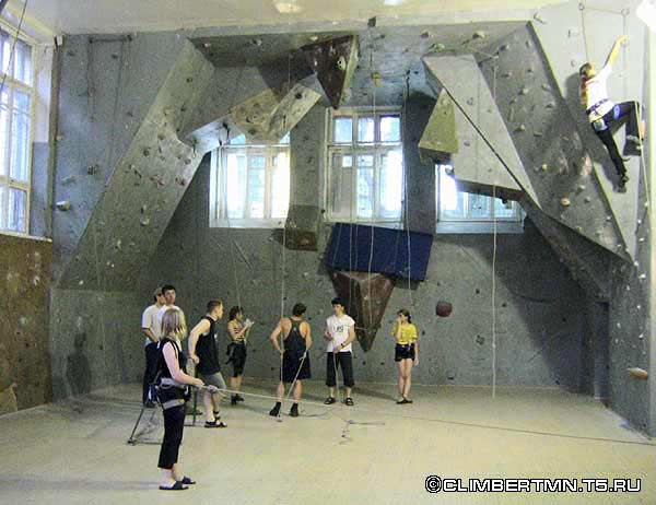 1300 квадратных метров, у кого больше? Открылся манеж в Тюмени! (Скалолазание)