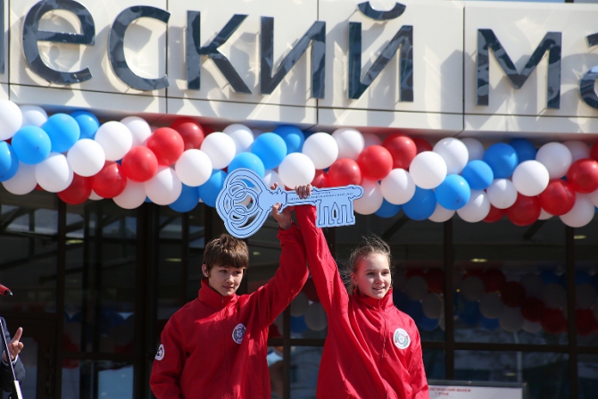 1300 квадратных метров, у кого больше? Открылся манеж в Тюмени! (Скалолазание)