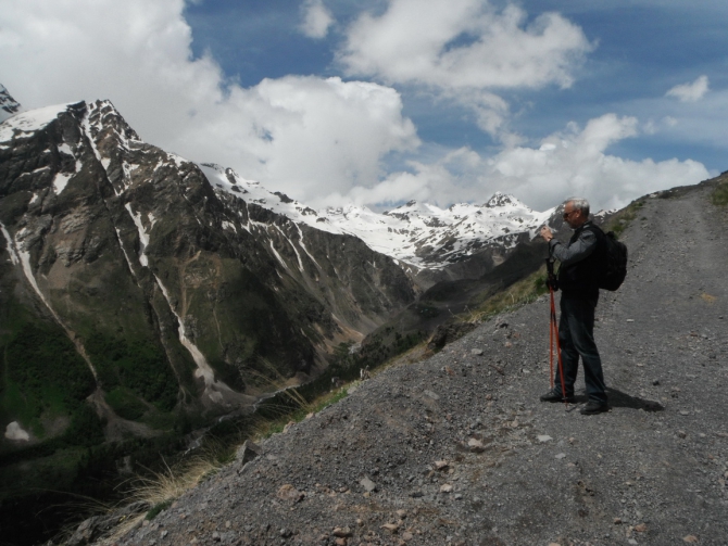 Чегет растаял... или летний трекинг горнолыжника. Водопад Девичьи косы. Приэльбрусье. (Горные лыжи/Сноуборд, азау)