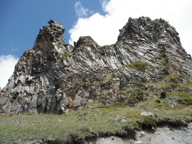Чегет растаял... или летний трекинг горнолыжника. Водопад Девичьи косы. Приэльбрусье. (Горные лыжи/Сноуборд, азау)
