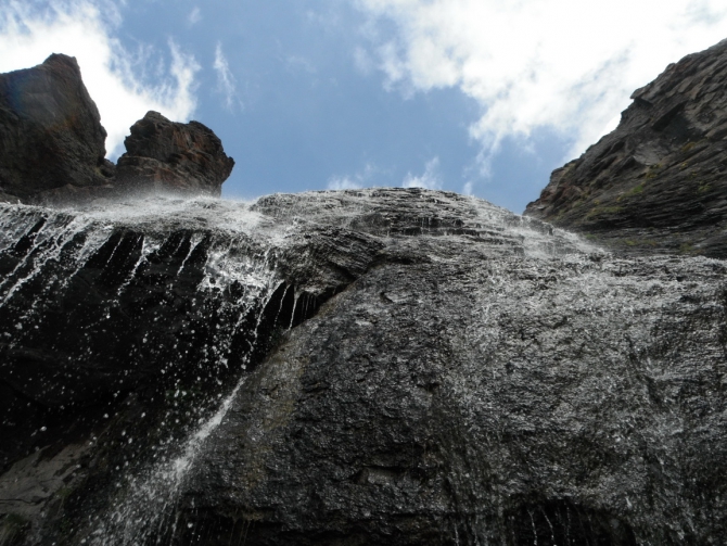 Чегет растаял... или летний трекинг горнолыжника. Водопад Девичьи косы. Приэльбрусье. (Горные лыжи/Сноуборд, азау)