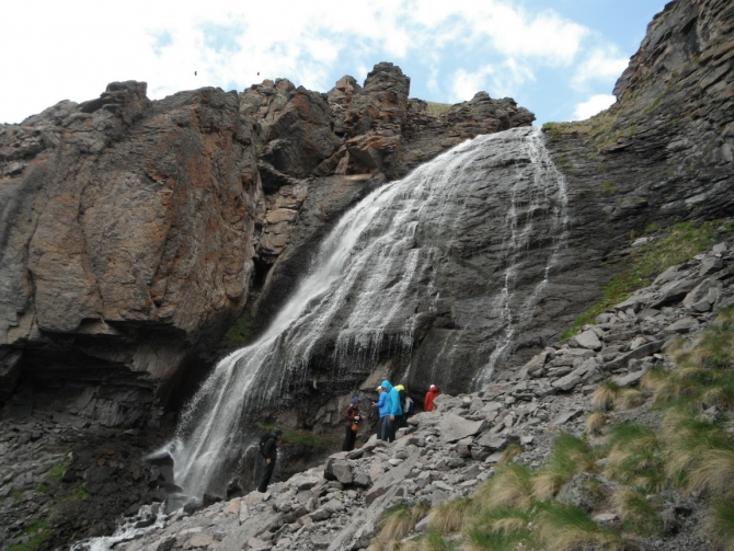 Чегет растаял... или летний трекинг горнолыжника. Водопад Девичьи косы. Приэльбрусье. (Горные лыжи/Сноуборд, азау)