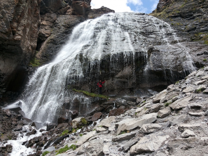 Чегет растаял... или летний трекинг горнолыжника. Водопад Девичьи косы. Приэльбрусье. (Горные лыжи/Сноуборд, азау)