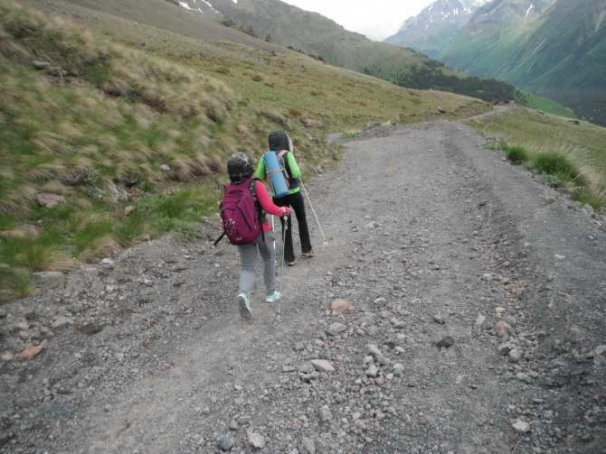 Чегет растаял... или летний трекинг горнолыжника. Водопад Девичьи косы. Приэльбрусье. (Горные лыжи/Сноуборд, азау)