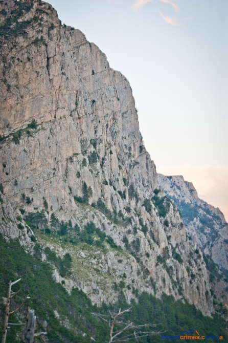 Крым, Алупкинская стена, маршрут "Стрела Безбашенная", 5Б (Альпинизм, описание, первопроход)