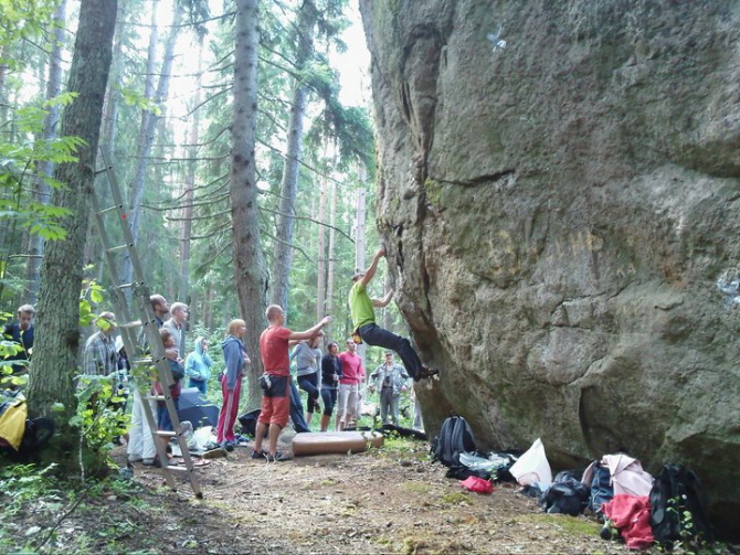 Соревнования по болдерингу на реальном рельефе в Эстонии! (Скалолазание, скалолазанье, эстония)
