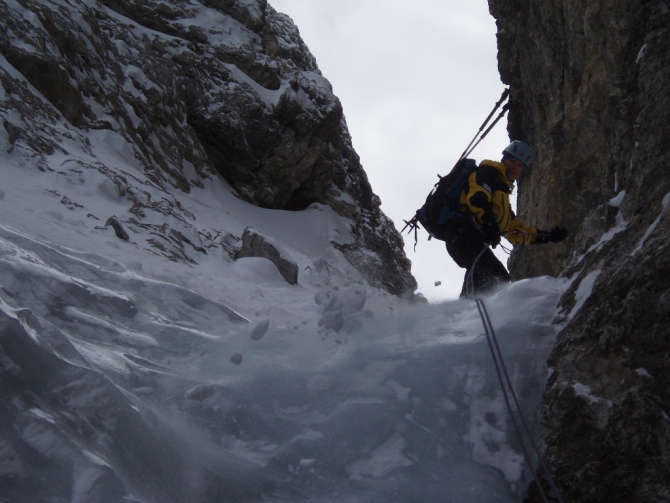 Словацкая фрирайдер Ива Филова проехала два крутейших кулуара в Доломитах. (Бэккантри/Фрирайд, словакия, италия, альпы, доломиты)