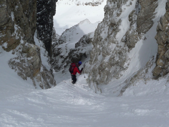 Словацкая фрирайдер Ива Филова проехала два крутейших кулуара в Доломитах. (Бэккантри/Фрирайд, словакия, италия, альпы, доломиты)
