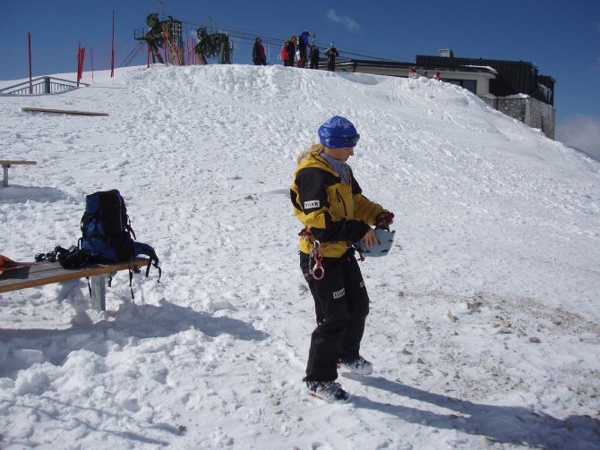 Словацкая фрирайдер Ива Филова проехала два крутейших кулуара в Доломитах. (Бэккантри/Фрирайд, словакия, италия, альпы, доломиты)