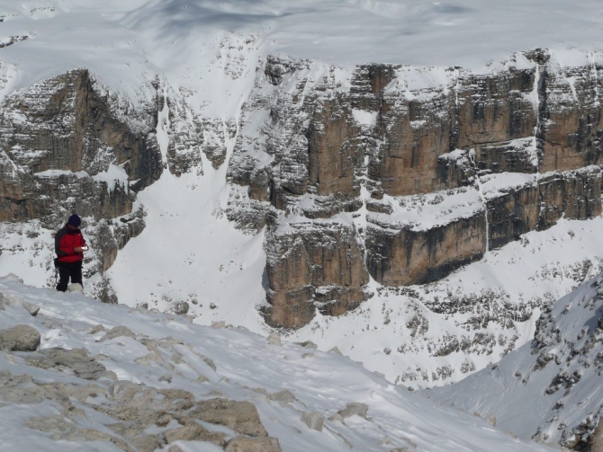 Словацкая фрирайдер Ива Филова проехала два крутейших кулуара в Доломитах. (Бэккантри/Фрирайд, словакия, италия, альпы, доломиты)