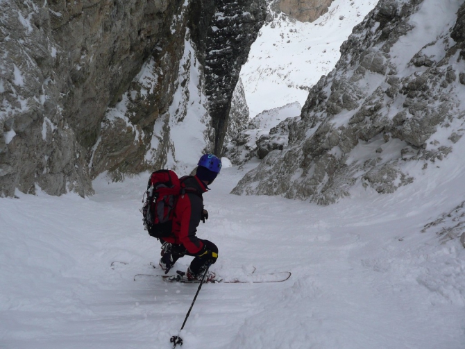 Словацкая фрирайдер Ива Филова проехала два крутейших кулуара в Доломитах. (Бэккантри/Фрирайд, словакия, италия, альпы, доломиты)