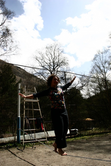 А чего это вы тут делаете? - Слэклайн тянем ;, шуруп, адылсу, slackline)