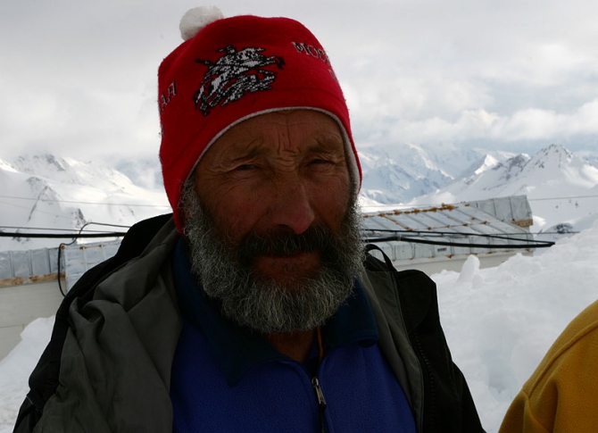 Red Fox Elbrus Race: завтра старт забега на Эльбрус - вести с полей (Снегоступинг, гонка, гарабаши)