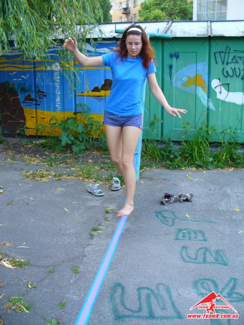 Slackline первые шаги по Киевски. (слеклайн)
