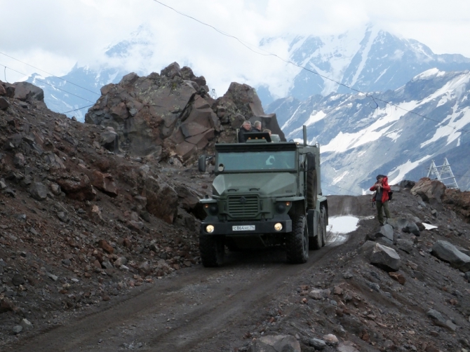Эльбрпусская автотрасса МИР-БОЧКИ). (Путешествия, эльбрус.)