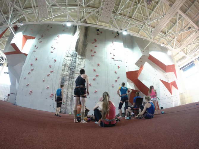 Сильнейшие скалолазы России начали подготовку к чемпионату мира-2014 (Скалолазание, александр шиков, никита суюшкин, дарья кан, наталья титова, станислав кокорин, тренировочное мероприятие, скорость, тюмень, сергей сергеевич сергеев, мария красавина)