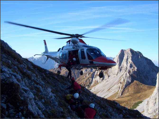 Альпинисты, туристы, лыжники! Страховка на территории всех Доломитовых Альп. (Альпинизм, доломиты, помощь в горах, италия, помощь)