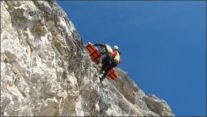 Альпинисты, туристы, лыжники! Страховка на территории всех Доломитовых Альп. (Альпинизм, доломиты, помощь в горах, италия, помощь)
