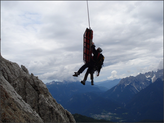 Альпинисты, туристы, лыжники! Страховка на территории всех Доломитовых Альп. (Альпинизм, доломиты, помощь в горах, италия, помощь)