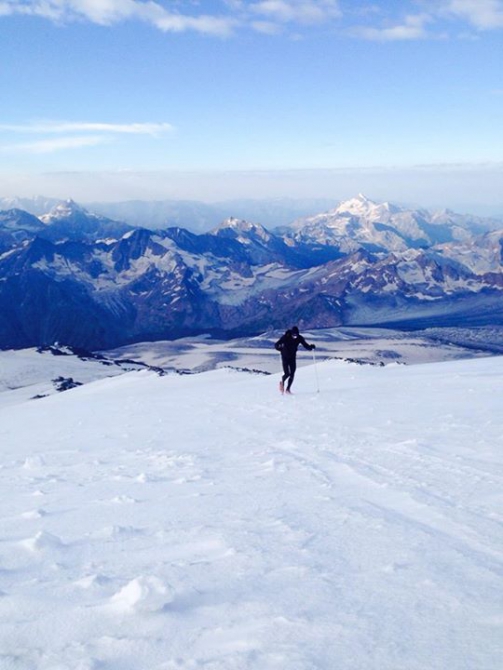 Эльбрус вверх-вниз за 4 часа 39 минут 17 секунд! (Скайраннинг, виталий шкель, рекорд скоростного восхождения)