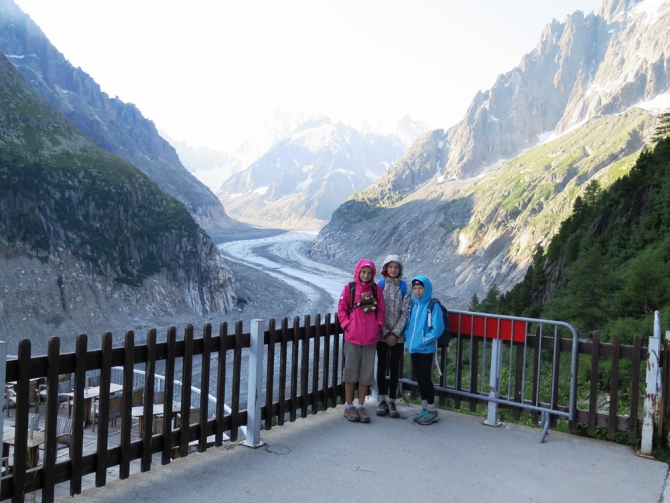 Поход по маршруту Balcon de la Mer de Glace в Шамони (Альпинизм, ледник мер де глас, приют куверкль, приют шарпуа, трекинг)
