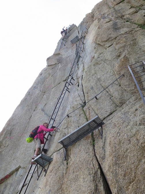 Поход по маршруту Balcon de la Mer de Glace в Шамони (Альпинизм, ледник мер де глас, приют куверкль, приют шарпуа, трекинг)