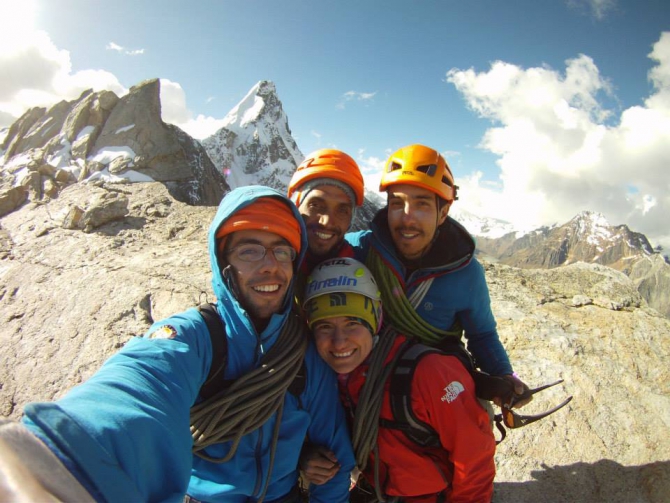 А эквадорцы продолжают лезть на Кызыл -Аскер... (Альпинизм, карла перес, somos ecuador, иван вальехо, кызыл-аскер)