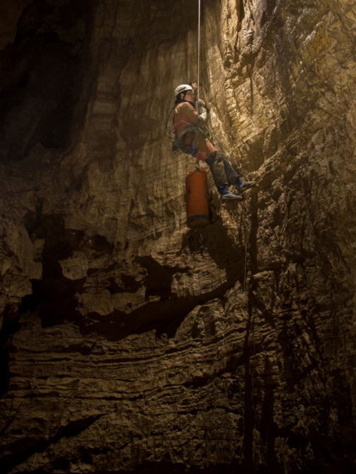 Девять лет и три метра. (Экспедиция КС МГУ в п. Крубера-Воронья, Гарский хр., Спелеология)