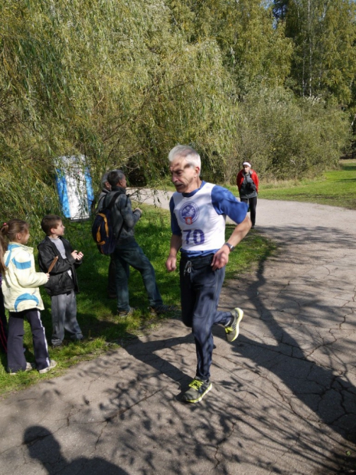 Альпинисты Москвы пробежали традиционный кросс памяти Юрия Визбора (Альпинизм, фаис москвы, клуб 7 вершин, альпиндустрия, нпф баск, венто, клуб им. визбора, кросс памяти визбора, клубный зачет)