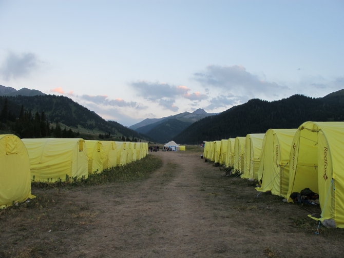 Мои первые семь. Восхождение на Хан-Тенгри (7010м). Северный маршрут. Август 2014 (Альпинизм)